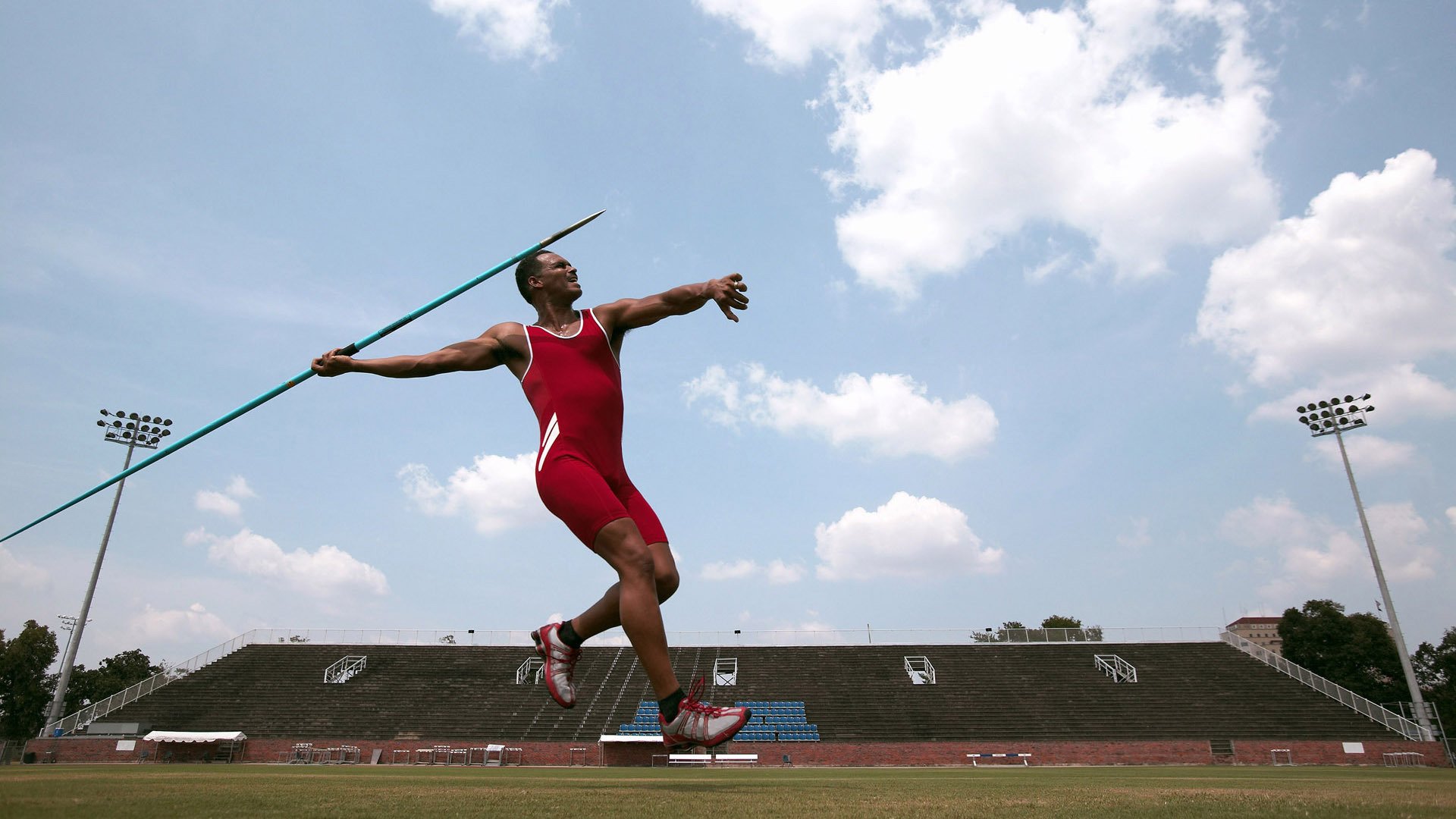 爱游戏下载-“简阳文体中心：羽毛球赛事中演绎速度与精准的完美结合”